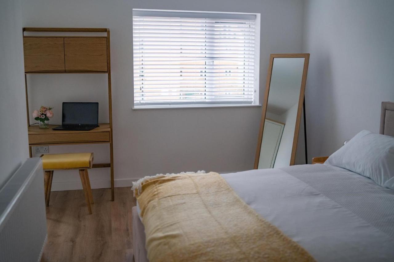 The Red House Modern Stylish Home From Home Walking Distance To Cardiff Bay And City Centre With Parking Eksteriør billede