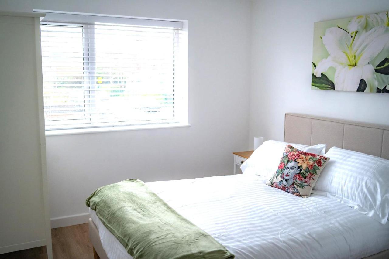 The Red House Modern Stylish Home From Home Walking Distance To Cardiff Bay And City Centre With Parking Eksteriør billede
