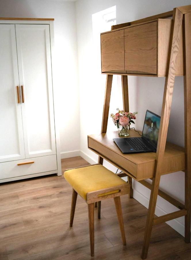 The Red House Modern Stylish Home From Home Walking Distance To Cardiff Bay And City Centre With Parking Eksteriør billede