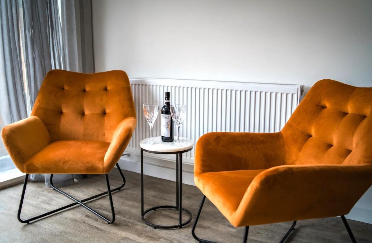 The Red House Modern Stylish Home From Home Walking Distance To Cardiff Bay And City Centre With Parking Eksteriør billede