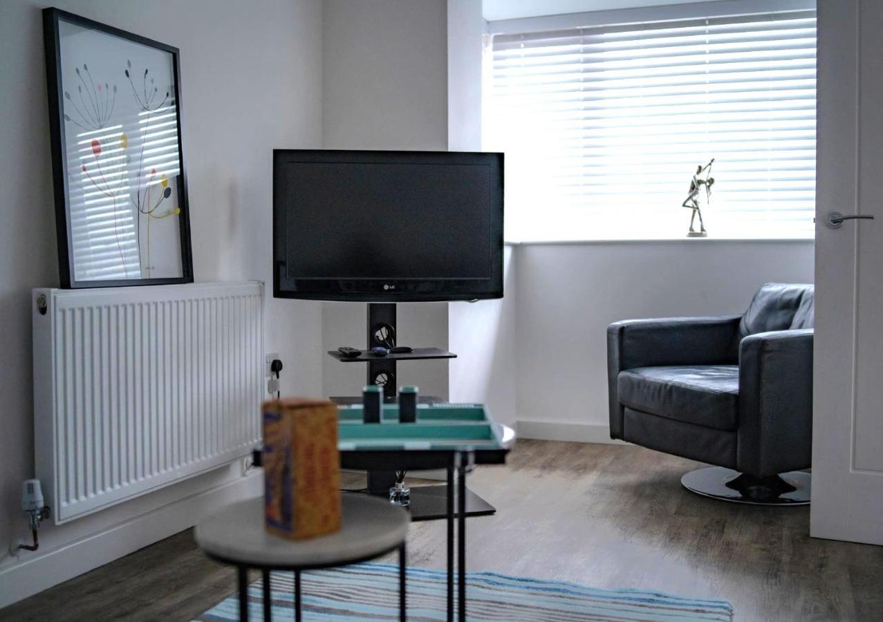 The Red House Modern Stylish Home From Home Walking Distance To Cardiff Bay And City Centre With Parking Eksteriør billede