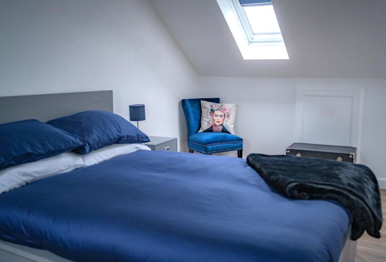 The Red House Modern Stylish Home From Home Walking Distance To Cardiff Bay And City Centre With Parking Eksteriør billede
