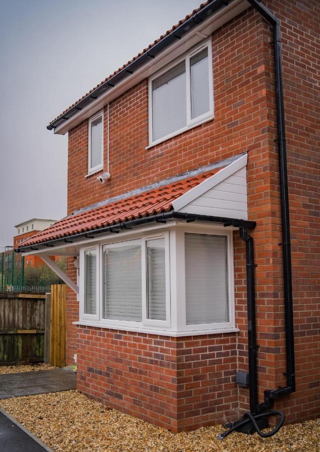 The Red House Modern Stylish Home From Home Walking Distance To Cardiff Bay And City Centre With Parking Eksteriør billede